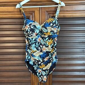 NipTuck Floral Womens Swimwear Size 12 EUC